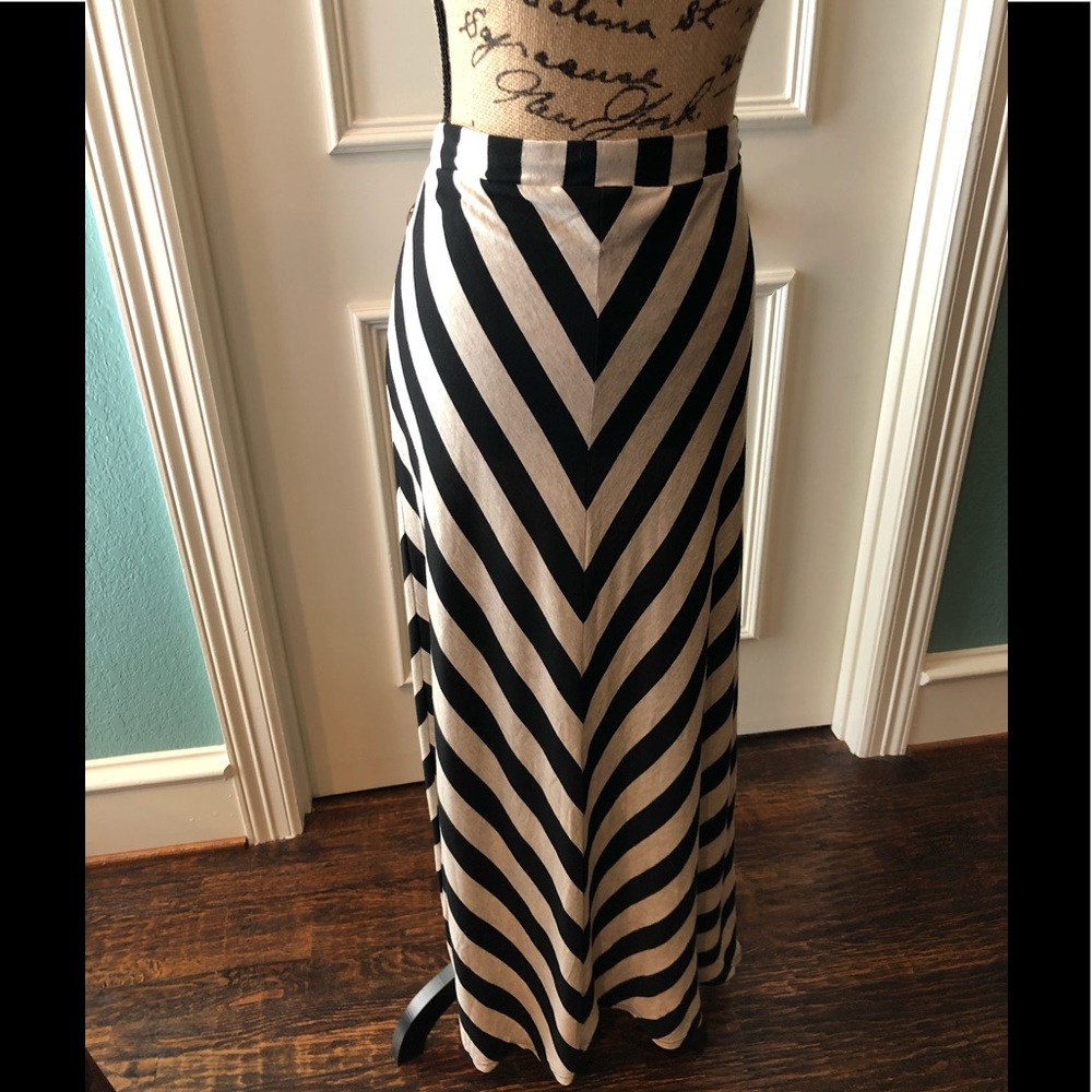 Awake Couture Black and Beige Maxi Skirt Size M